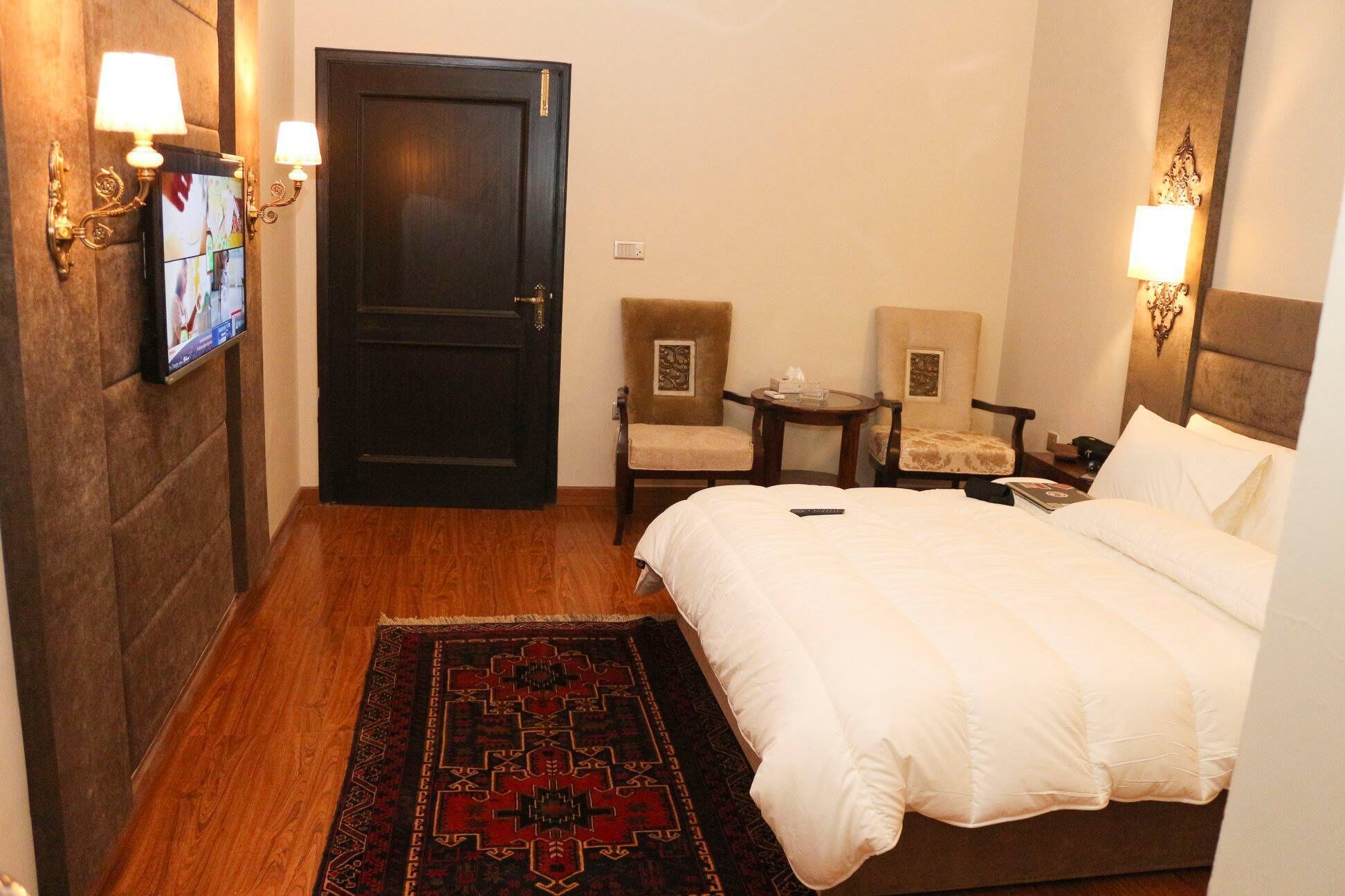 华丽双人房或双床房 | 免费 WiFi、床单