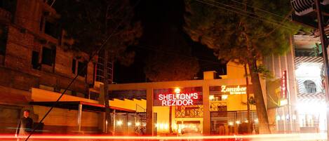 المنشأة من الخارج