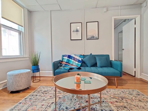 TV, offices - Cozy 1BDR In Central Philly | Hosted By StayRafa (Philadelphia)
