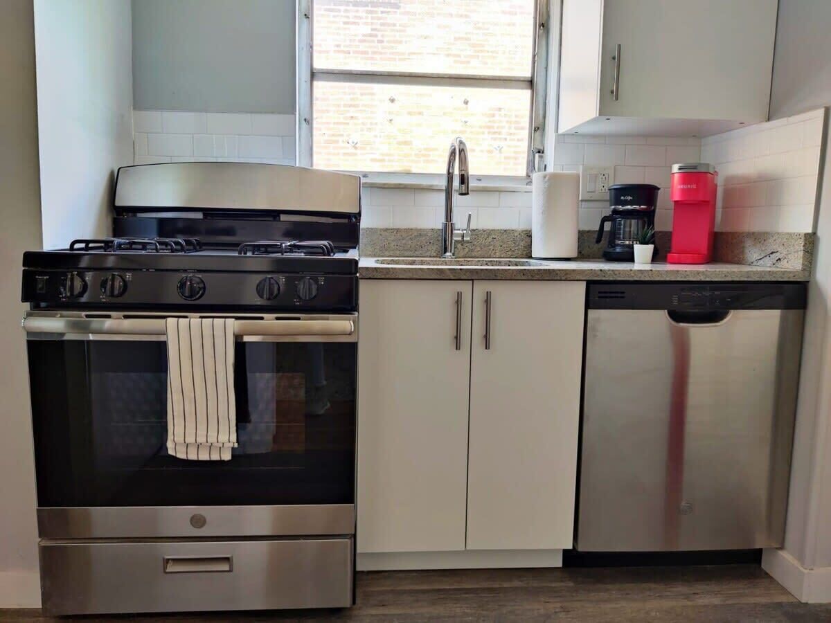 Kühlschrank, Mikrowelle, Ofen, Geschirrspüler