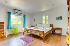 2 slaapkamers, een strijkplank/strijkijzer, gratis wifi, beddengoed