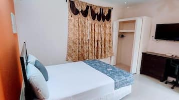 Comfort Single Room, 1 Bedroom | Blackout drapes, iron/ironing board, free WiFi