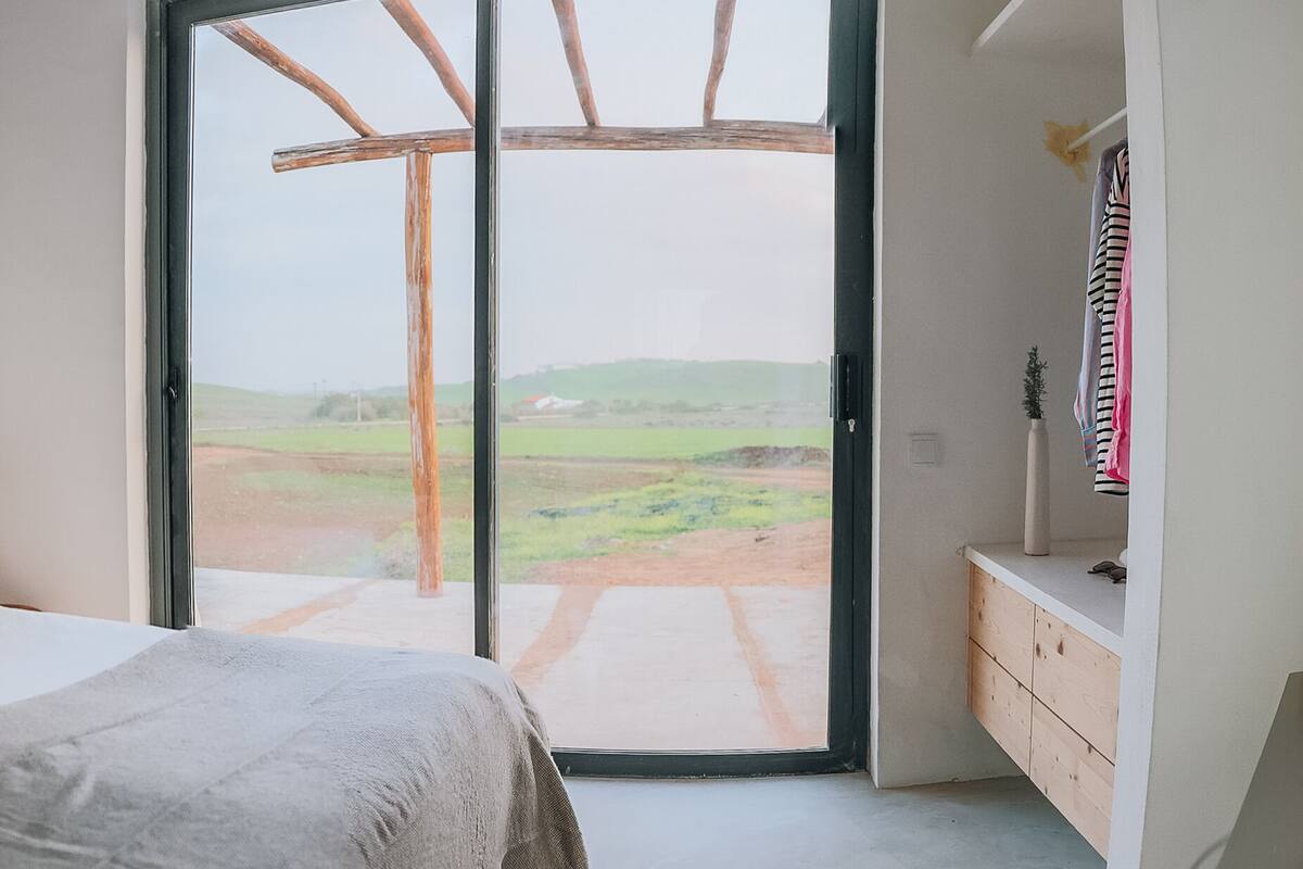 Standard Double or Twin Room | Desk, laptop workspace, iron/ironing board, travel cot