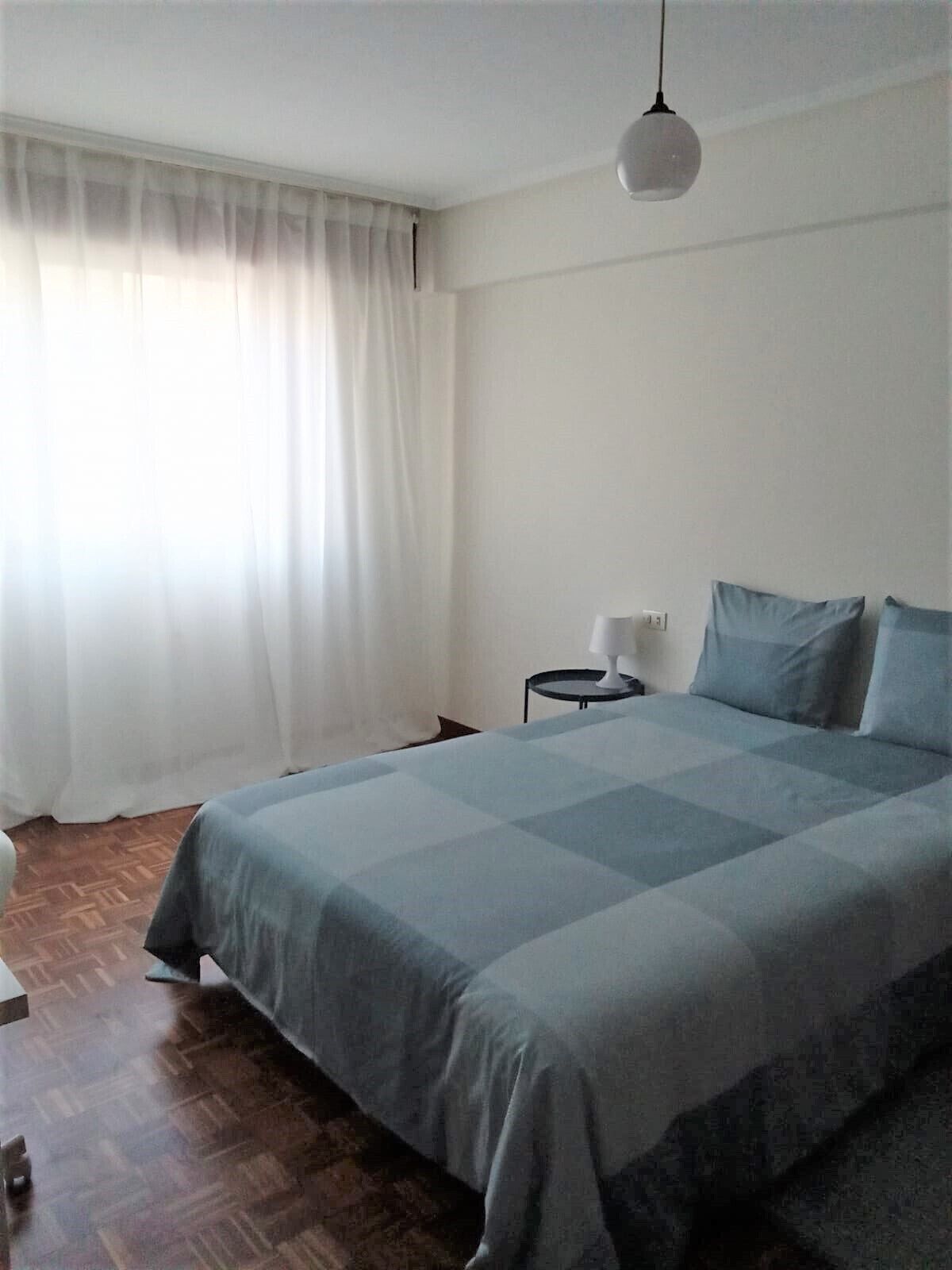 4 bedrooms, desk, iron/ironing board, free WiFi