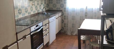 Frigorífic, microones, forn i placa de cuina