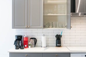 Interior - Modern Townhome 15 | Free Park | Hosted Stay Rafa (Philadelphia)