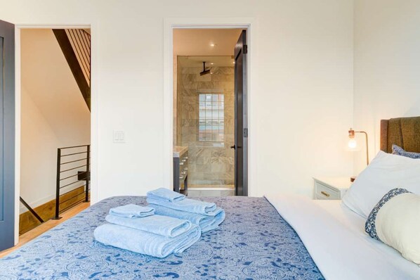 3 bedrooms, iron/ironing board, travel crib, WiFi