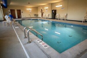 Indoor pool, sun loungers