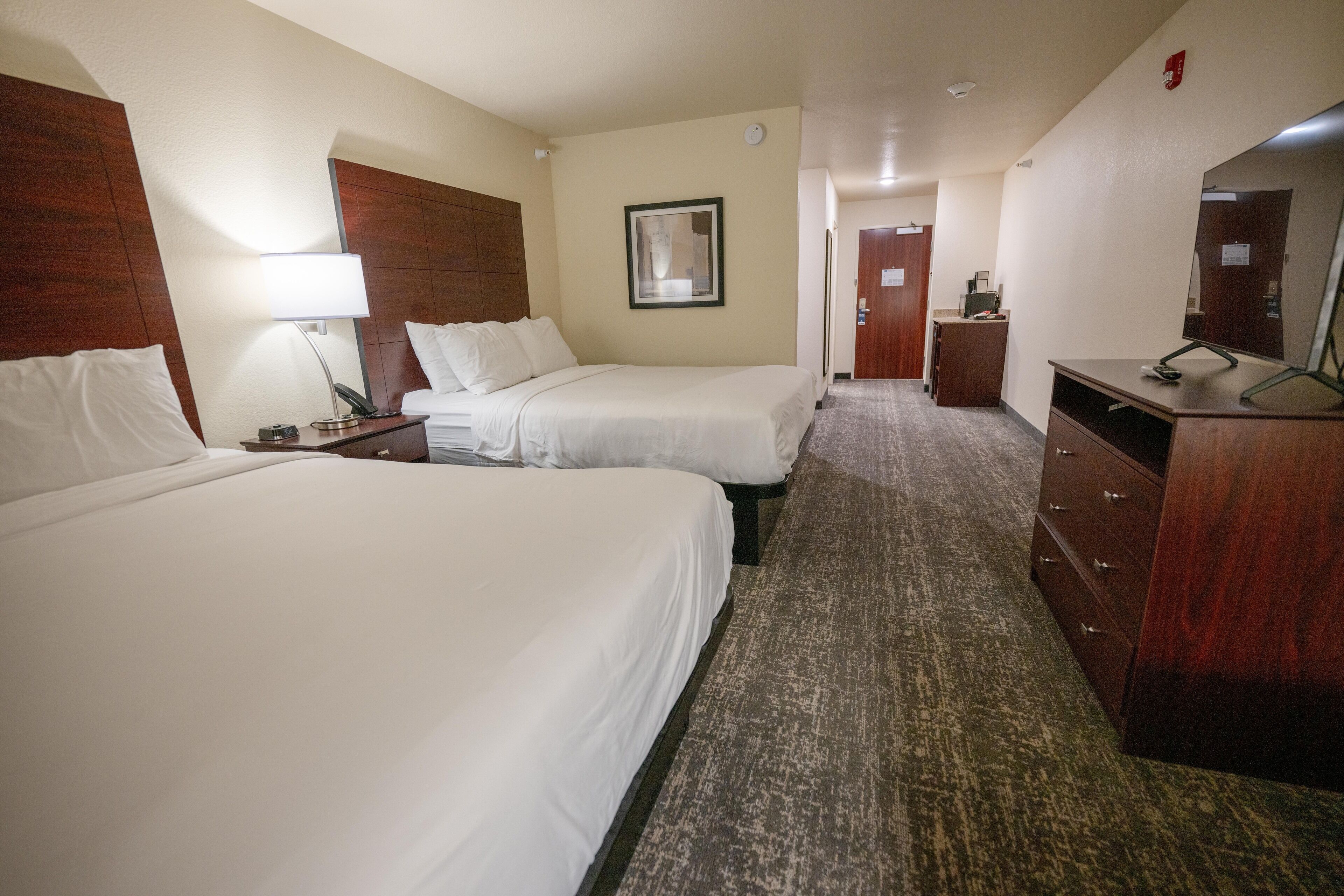 开间, 多张床, 无烟房 | 高档床上用品、记忆海绵床垫、办公桌、笔记本电脑工作区