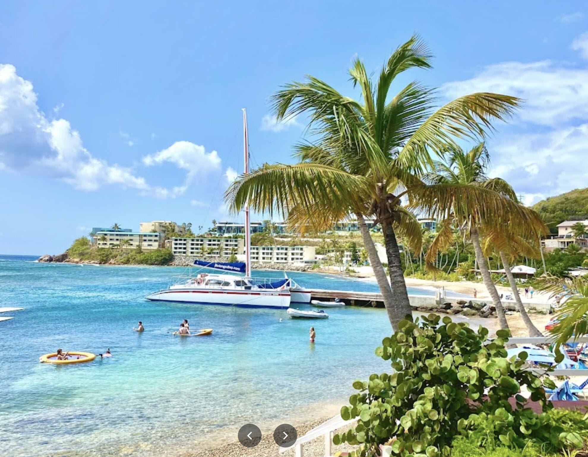 Plage, chaises longues, serviettes de plage