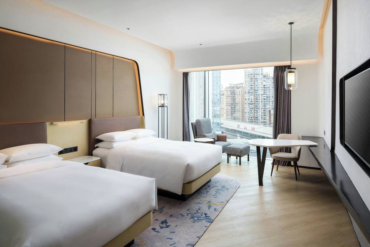 Phòng Deluxe, 2 giường đôi, hút thuốc | Bộ đồ giường cao cấp, chăn bông, nệm cao su hoạt tính (memory foam) 
