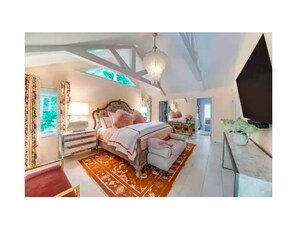 3 Schlafzimmer, Schreibtisch, kostenloses WLAN, Bettwäsche