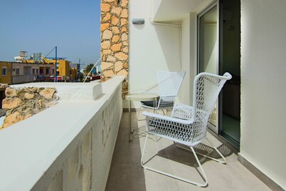 Phaedrus Living City View Fountain Court 113