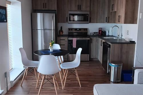 Loft familiar, baño en la habitación, vista a la ciudad | Ropa de cama de alta calidad y camas con efecto memoria