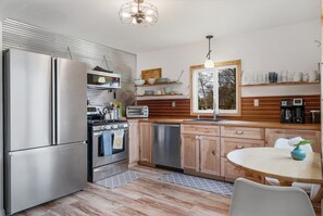 Fridge, microwave, oven, stovetop - All Season Relaxing River Retreat - Tubing, Fishing, Hunting, Snow Mobile, ORV (Hersey)