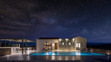 Piscina all'aperto, una piscina riscaldata