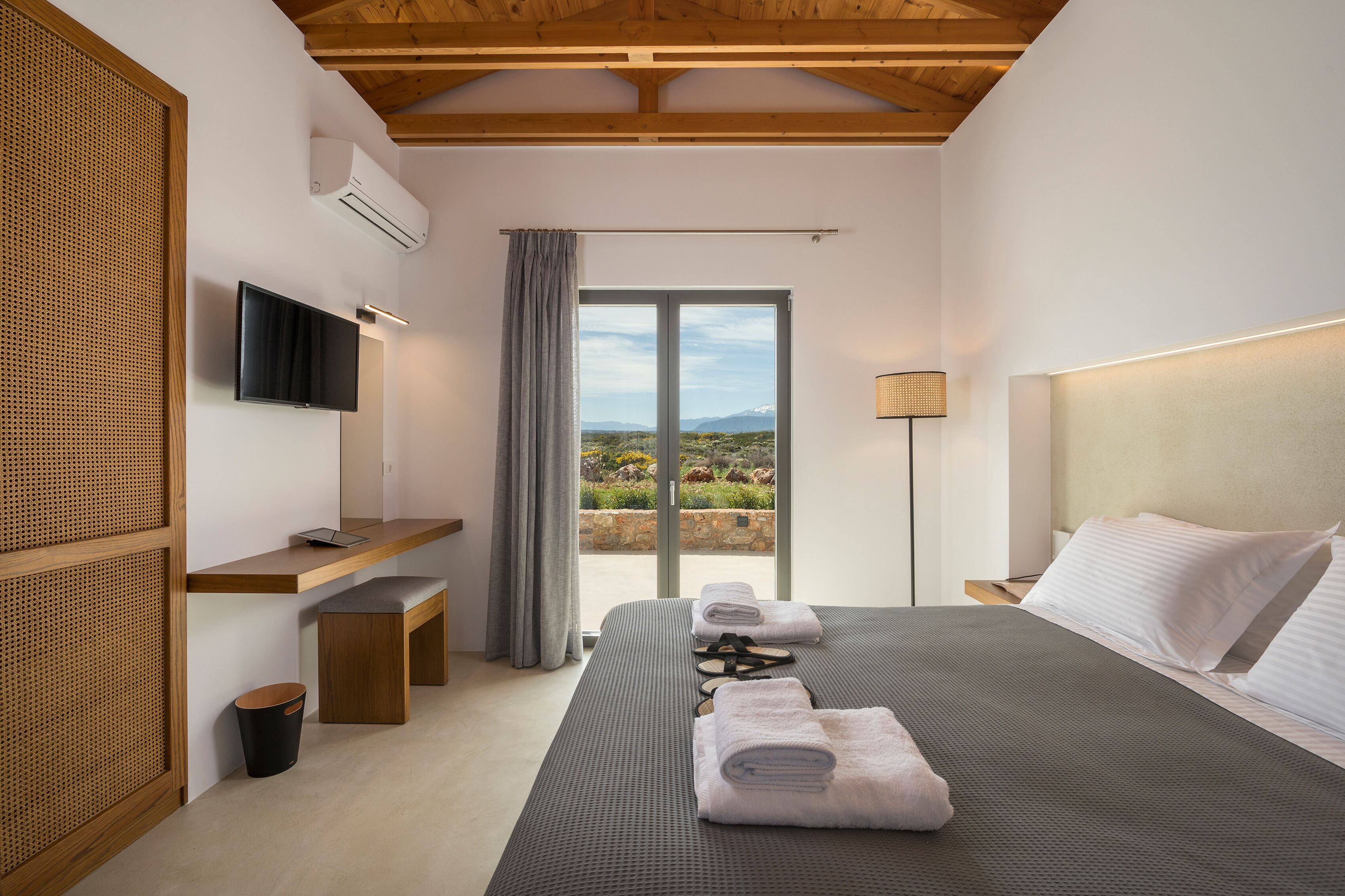 2 camere, una scrivania, insonorizzazione, ferro/asse da stiro