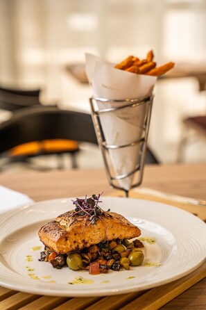 Colazione a buffet, servita tutte le mattine (25 USD a persona)