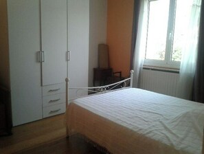 2 chambres, fer et planche à repasser