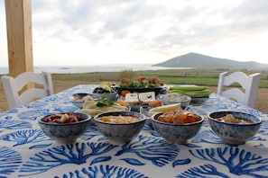 Desayuno de cocina local incluido todos los días