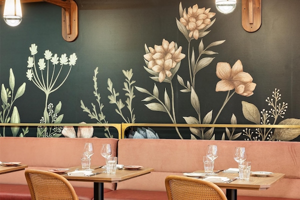 2 restaurantes; se sirve desayuno, almuerzo y cena