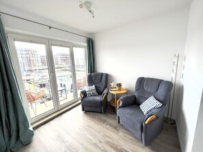 Televisor intel·ligent i llibres 