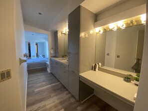 Doccia, asciugacapelli, asciugamani