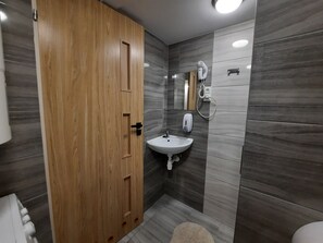 Combined shower/tub, hair dryer, towels, soap