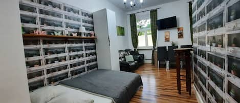 1 bedroom, desk, iron/ironing board, free WiFi