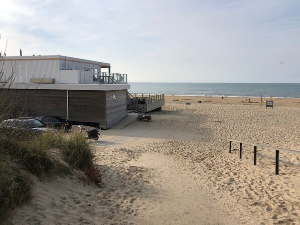 Plage à proximité, chaises longues