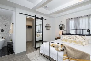 6 bedrooms, desk, iron/ironing board, free WiFi