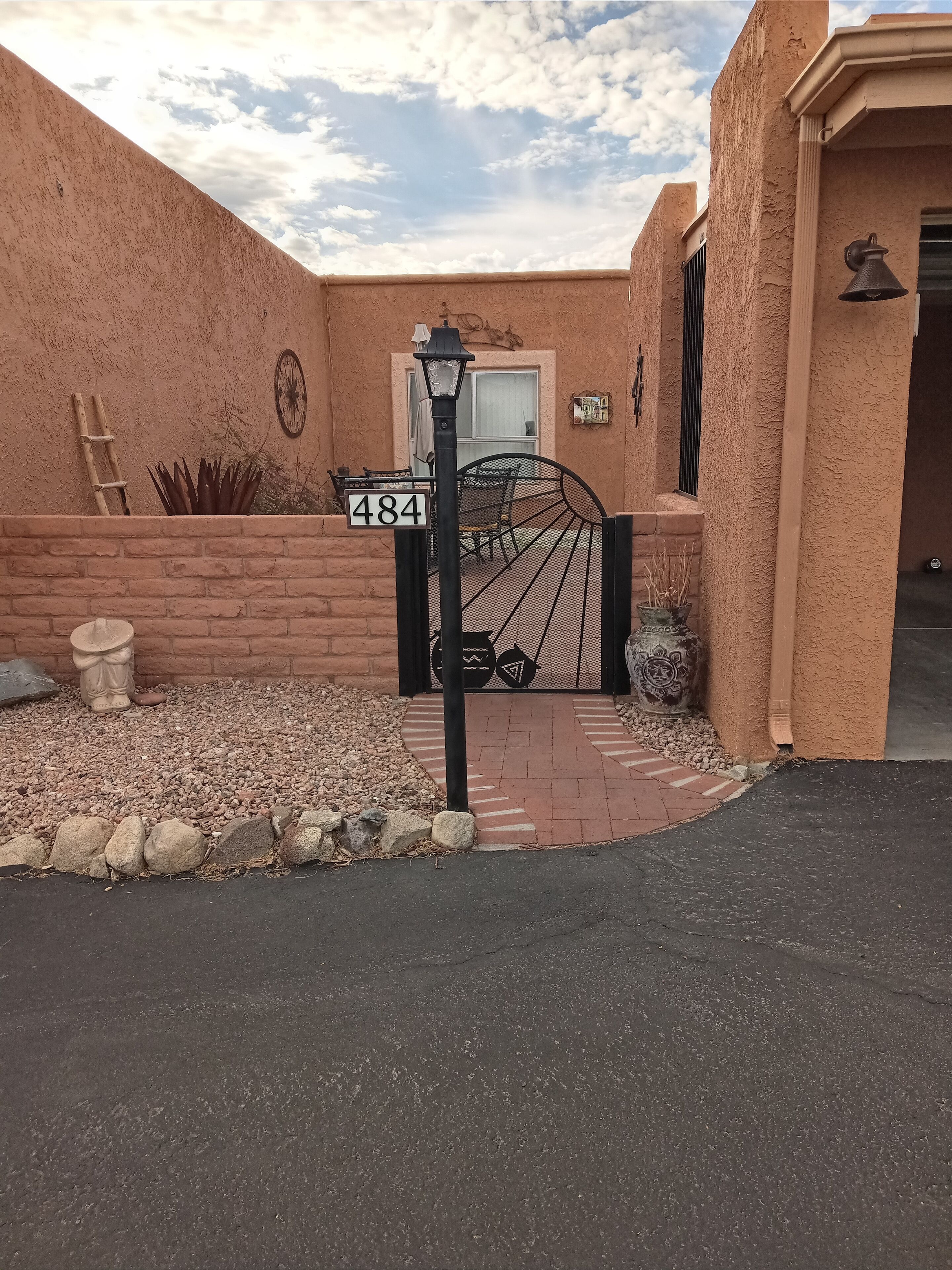 Charming home with great mountain views in quiet neighborhood.