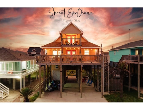 Incredible Ocean Sunrise Views, Sleeps 12, Experienced VRBO Premier 5 STAR Host