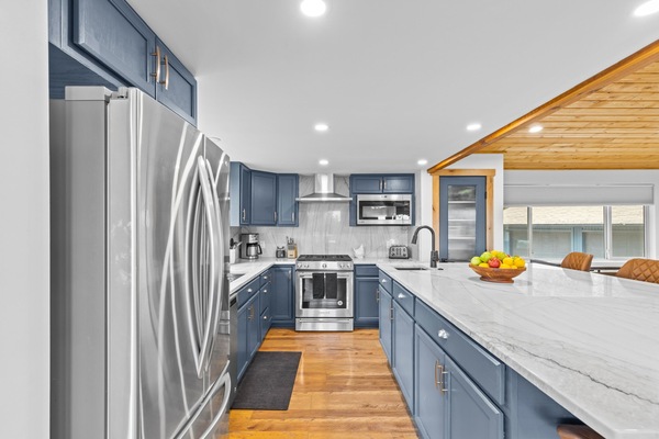 Refrigerador, microondas, horno, placa de cocina