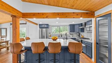 冰箱、微波炉、烤箱、炉灶