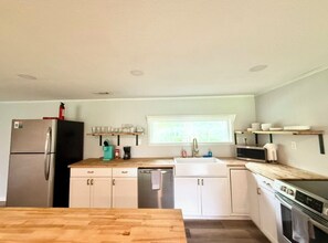 Fridge, microwave, oven, stovetop - Rockford Ranch Retreat w/ Stocked Pond Dog Friendly! (Clarkesville)