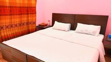 Chambre Standard Double ou avec lits jumeaux | Wi-Fi gratuit, draps fournis