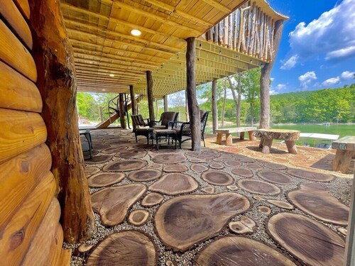 Lakefront, Baltic jacuzzi, 6bdrm, 3 fire pits, kayaks, 24’outdoor Bar!sxs trails