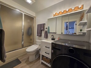 Hair dryer, towels - Studio condo steps from ski lifts & Mountain Base with mountain-view balcony (Girdwood)