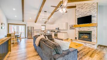 Televisión y chimenea