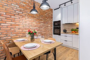 Departamento Premium, 1 cama Queen size y sofá cama | Cocina privada | Refrigerador, horno, parrilla de estufa y lavavajillas 