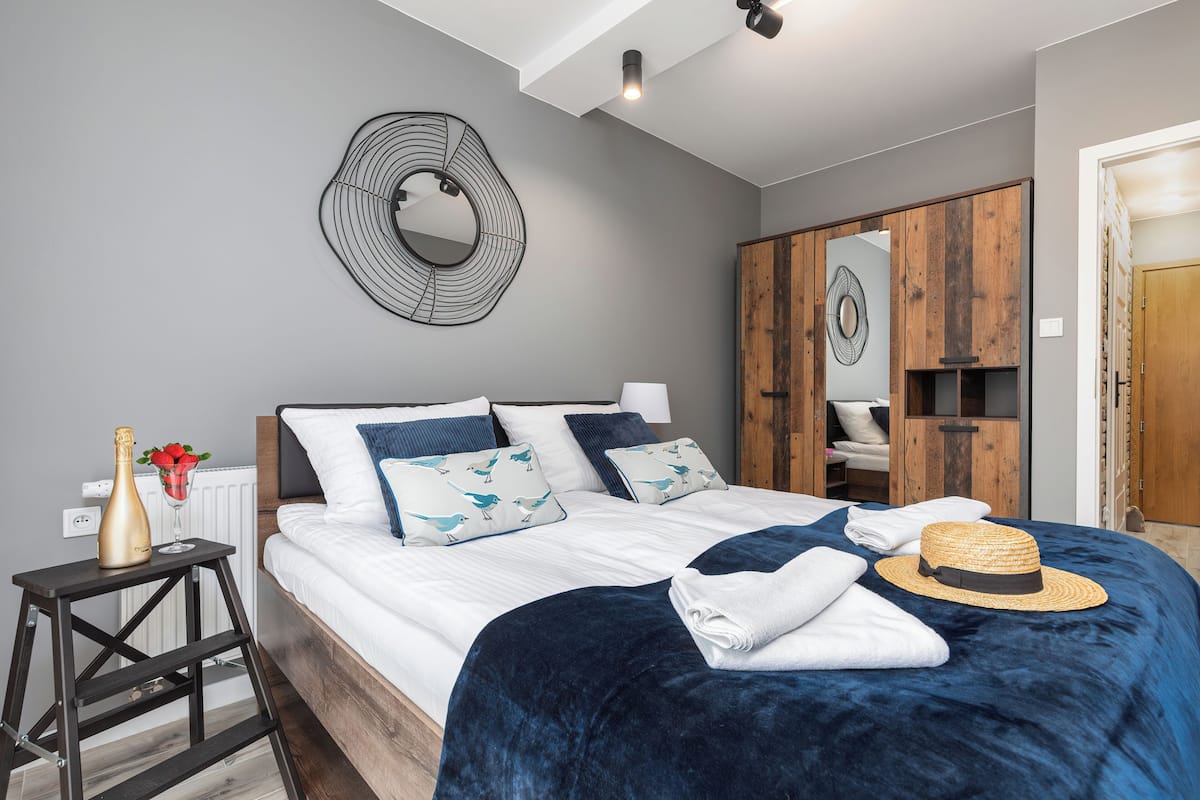 Design Apartment, 1 Queen Bed with Sofa bed | 1 bedroom, iron/ironing board, bed sheets