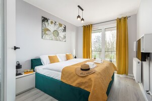 Premium Apartment | 1 bedroom, iron/ironing board, bed sheets