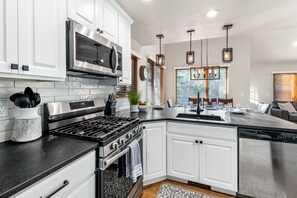 Fridge, microwave, oven, stovetop - Walk to RMNP, hot tub, mountain views and river access. (Estes Park)