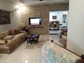 Coin salon dans le hall