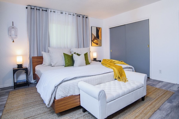4 bedrooms, iron/ironing board, free WiFi, bed sheets