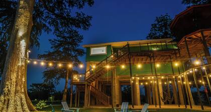 Turtle House-Pool Table-Shuffle Board-5 Bedrooms-Sleeps 12!