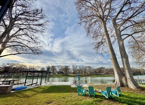 Turtle House-Pool Table-Shuffle Board-5 Bedrooms-Sleeps 12!