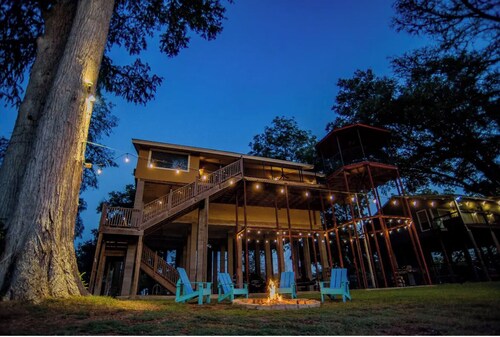 Guadalupe River Oasis-Pool Table-Shuffle Board-5 Bedrooms-Sleeps 12!