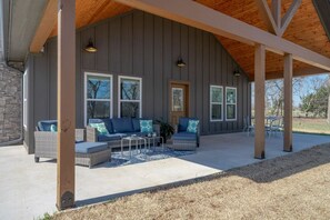 Terrace/patio - Heron House - Cabin in retreat-like setting (Stratford)